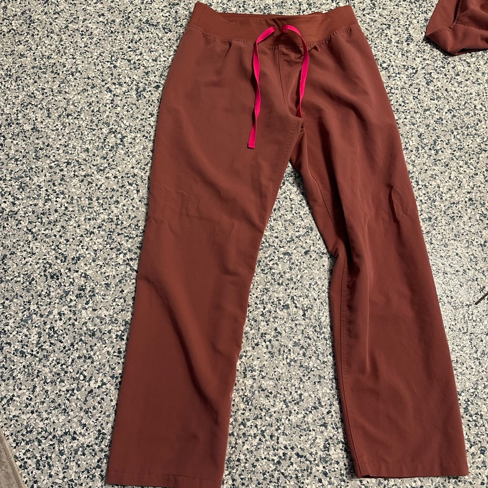 Figs Livingston scrub pants - size small petite - color mauve